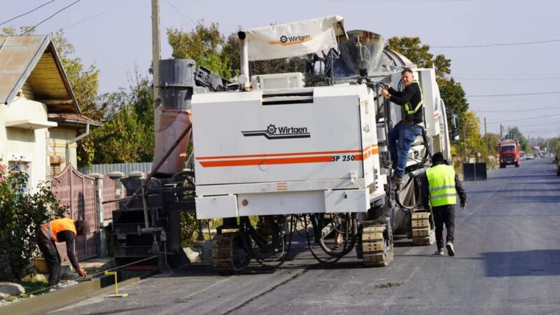 CJ Dâmbovița: Lucrările de modernizare pe DJ 720 A, care leagă Gura Ocniței de DN1A, avansează Lucrările de modernizare pe DJ 720 A, care leagă Gura Ocniței de DN1A, avansează într-un ritm alert, având ca scop reluarea rapidă a traficului rutier.