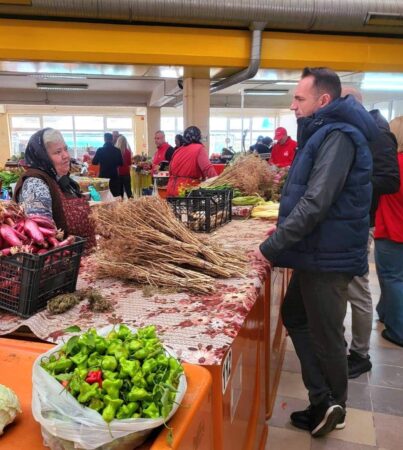  Primarul municipiului Târgoviște, Daniel Cristian Stan, a desfășurat ieri o serie de întâlniri cu cetățenii, subliniind importanța alegerilo