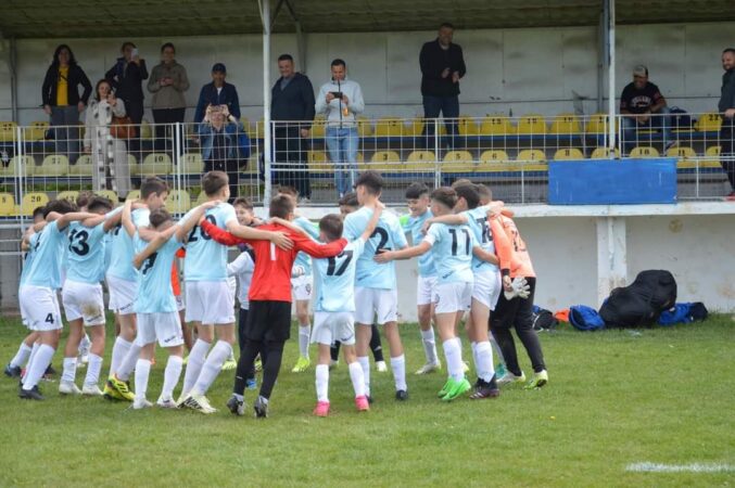 În ultima rundă a Campionatului de Juniori U15, Urban Titu a reușit să surprindă printr-o victorie în deplasare, fiind singura echipă din vizită