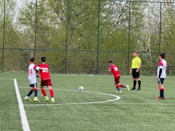 În ultima etapă a campionatului Juniori U15, runda a fost dominată de echipele vizitatoare, care au reușit să se impună în majoritatea meciurilor.