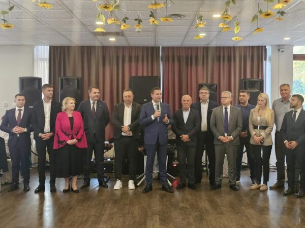 Seniorii din organizațiile de pe Valea Dâmboviței, Pucioasa și Fieni au fost sărbătoriți de PSD Dâmbovița PSD Dâmbovița: Seniorii din organizațiile de pe Valea Dâmboviței, Pucioasa și Fieni au fost sărbătoriți.