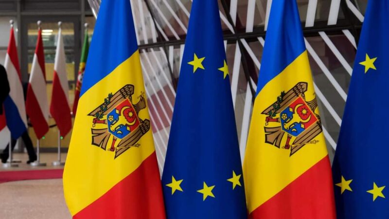 Noaptea de duminică a fost una plină de emoții pentru susținătorii cauzei pro-europene în Republica Moldova, după ce rezultatele referendumului