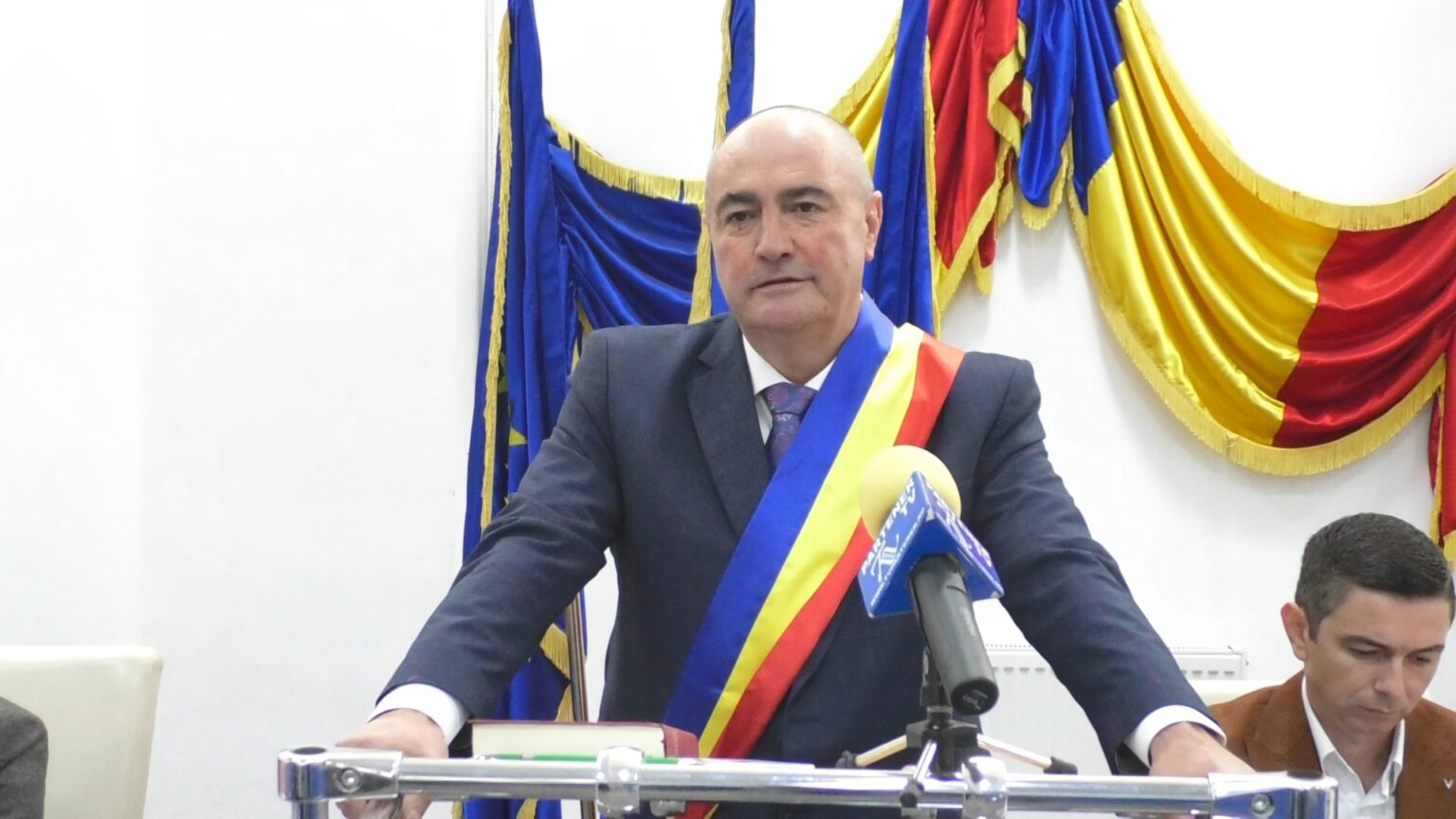 Comuna Voinești a început un nou capitol de succes: Gabriel Dănuț Sandu a depus jurământul pentru al cincilea mandat de primar Comuna Voinești a început un nou capitol de succes, ieri, 29 octombrie 2024, Gabriel Dănuț Sandu, cunoscut de comunitate și sub numele de Gambă, a depus jurământul pentru al cincilea mandat de primar.