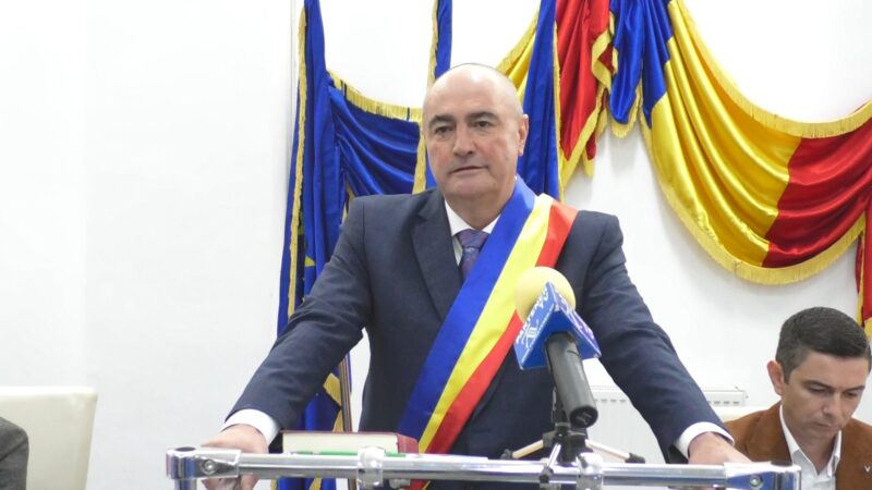Comuna Voinești a început un nou capitol de succes, ieri,  29 octombrie 2024,  Gabriel Dănuț Sandu, cunoscut de comunitate  și  sub numele de Gambă, a depus jurământul pentru al cincilea mandat de primar.