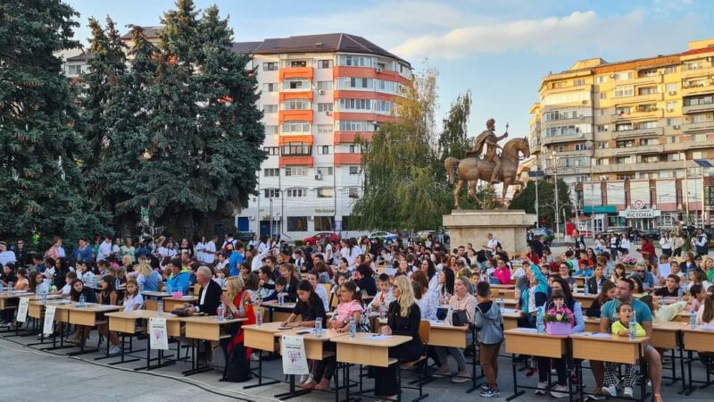 Școala Gimnazială ,,Coresi” din Târgoviște a luat o decizie inspirată în privința evenimentului MAREA DICTARE, mutându-l în avans pentru