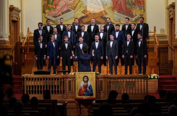 CORUL “VALACHIA CHRISTIANA” AL ARHIEPISCOPIEI TÂRGOVIȘTEI A FOST DISTINS CU LOCUL I LA FESTIVALUL -CONCURS NAȚIONAL „LĂUDAȚI PE DOMNUL Palatul Patriarhiei din București a fost scena unui eveniment memorabil: etapa finală a Festivalului-Concurs Național „Lăudați pe Domnul!”, ediția a XVI-a.
