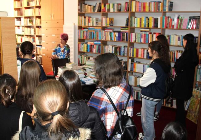 Ieri, 22 octombrie 2024, Biblioteca Județeană ”I. H. Rădulescu” Dâmbovița a avut plăcerea de a primi vizita elevilor de la Colegiul Național
