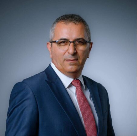 În cadrul unei ședințe extraordinare a Consiliului Local Târgoviște, desfășurată ieri, Cătălin Rădulescu și Constantin Cozma a