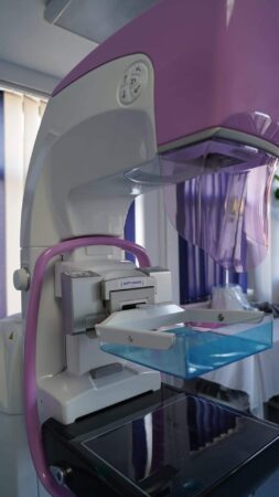 CJ Dâmbovița a făcut o nouă investiție majoră : Mamograf Digital cu Tomosinteză 3D la Spitalul Județean de Urgență Târgoviște După 28 de ani, Spitalul Județean de Urgență Târgoviște primește un mamograf digital cu tomosinteză 3D, o tehnologie de ultimă