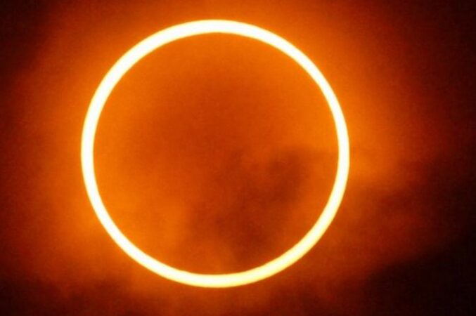 Luna octombrie aduce un fenomen inedit pentru pasionații de astronomie. Astăzi, 2 octombrie, va avea loc o eclipsă inelară de Soare