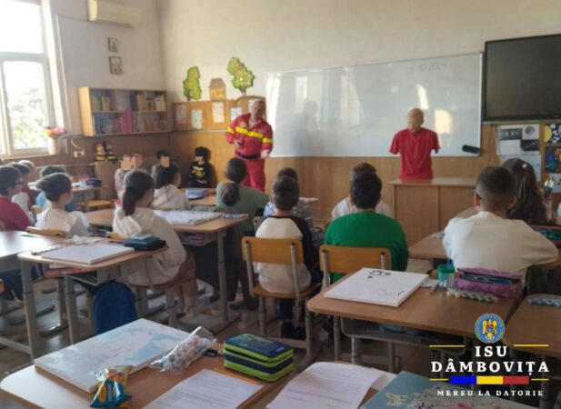 Ieri, elevii din clasa a IV-a de la Școala Gimnazială "Vasile Cîrlova" din Târgoviște au participat la o sesiune de educație preventivă