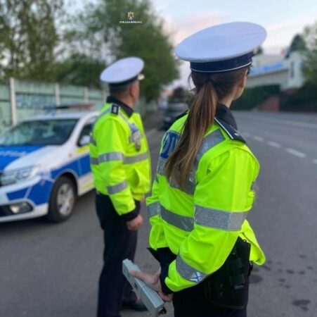 Polițiștii au fost prezenți pe sectoarele de drum intens circulate pentru a asigura fluența traficului rutier, precum și în zonele de interes, fiind organizate 14 filtre pe raza întregului județ.
