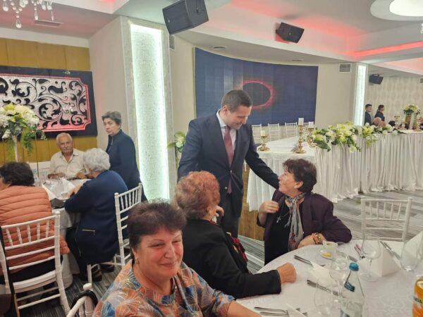 Echipa PSD Dâmbovița a marcat într-un mod special Ziua Persoanelor Vârstnice, prin organizarea unei serii de întâlniri cu seniorii din organizațiile zonelor Băleni