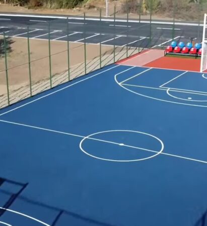 Finalizarea terenului de sport din cartierul Sagricom, un nou pas pentru comunitatea din Târgoviște Primăria Târgoviște a anunțat recent finalizarea terenului de sport din cartierul Sagricom, un proiect important care oferă comunității un spațiu modern și multifuncțional pentru activități sportive.