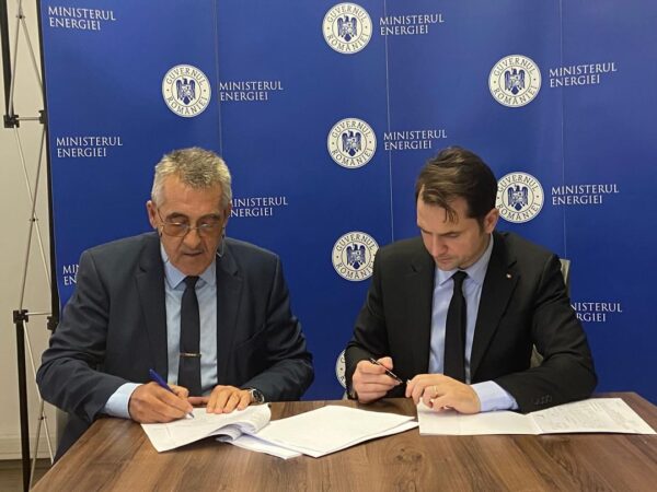 Primarul comunei Șotânga, Constantin Stroe, a semnat un contract crucial pentru comunitatea locală. 