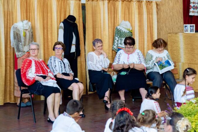 Ziua Mondială a Femeii din Mediul Rural este sărbătorită la 15 octombrie pentru a conştientiza faptul că femeile de la sate contribuie la bunăstarea familiilor lor şi la dezvoltarea economiei rurale.