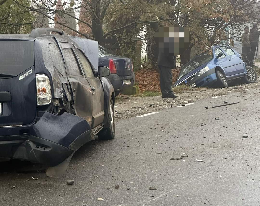 Ieri, 12 noiembrie, un accident rutier a avut loc pe DN 72A, în localitatea Voinești, în urma unei coliziuni între trei autoturisme.