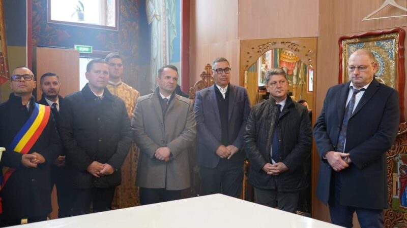 Ieri, comunitatea din satul Viișoara, comuna Ulmi, a trăit un moment cu totul special, odată cu târnosirea bisericii cu hramul „Sfânta Treime”.