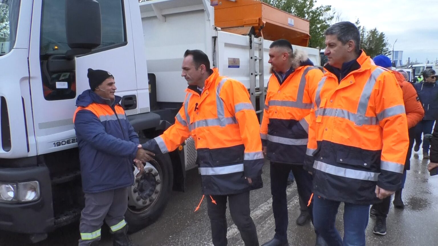 Municipiul Târgoviște, pregătit pentru iarnă: 60 de utilaje și peste 250 de oameni mobilizați pentru deszăpezire Ieri dimineață, administrația locală din Târgoviște a verificat în teren toate resursele necesare pentru a asigura un sezon de iarnă fără probleme.