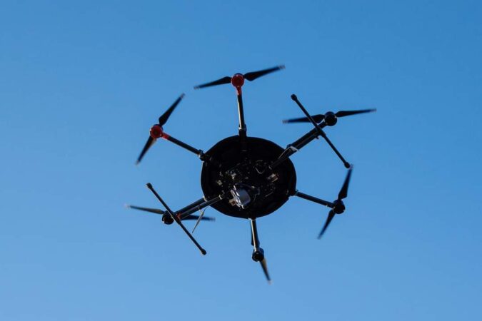 România lansează primul program național pentru dezvoltarea dronelor 100% românești Într-un pas major pentru tehnologia autohtonă, România face un salt important în domeniul inovației și al cercetării prin semnarea unui protocol de colaborare î