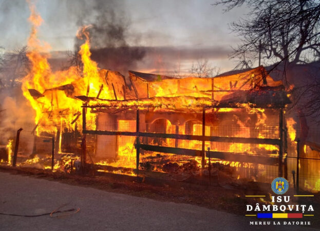 Ieri după-amiază, în jurul orei 16:21, un incendiu a izbucnit la o locuință din localitatea Bărbulețu, pe strada Principală.