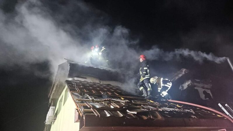 Ieri seară, în jurul orei 21:00, un incendiu a izbucnit la o casă din comuna Ciocănești, sat Urziceanca, provocând îngrijorare printre localnici. 