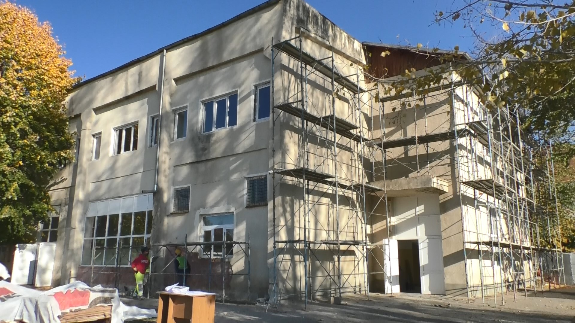 Liceul Teoretic "Ion Heliade Rădulescu" din Târgoviște va trece printr-o transformare majoră, grație unor investiții în valoare totală de peste 32.000.000 le