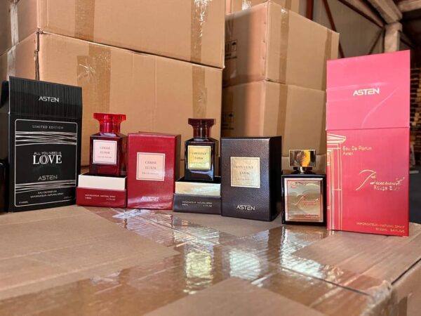 13.500 de parfumuri contrafăcute, depistate la timp de inspectorii vamali Într-o acțiune de amploare, inspectorii vamali au reușit să oprească intrarea pe piață a aproximativ 13.500 de flacoane de parfumuri contrafăcute