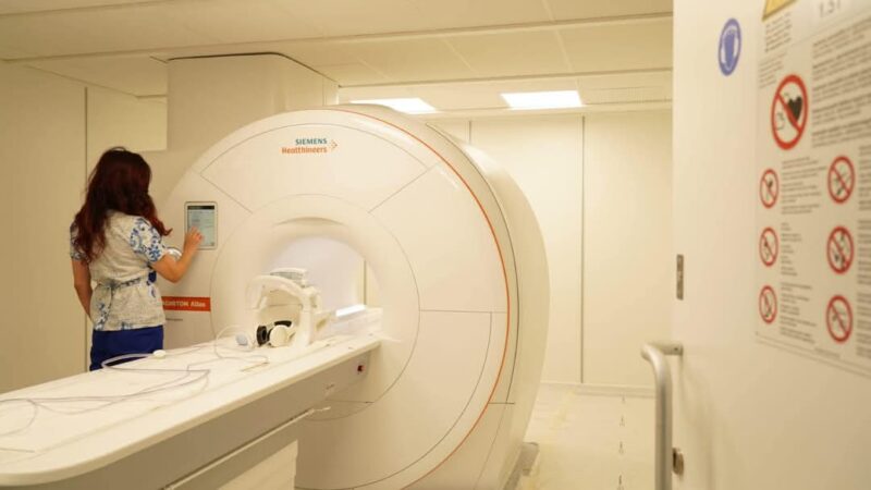 CJ Dâmbovița a finalizat o investiție de 5,5 milioane de lei la Spitalul Județean de Urgență Târgoviște, un RMN de ultimă generație Spitalul Județean de Urgență Târgoviște a dat în folosință un RMN de ultimă generație, echipat cu tehnologie Tesla