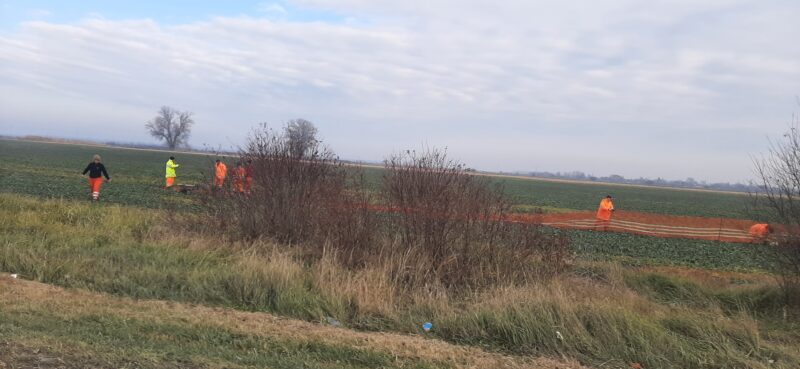 Drumarii de la SDN Târgoviște pregătesc drumurile pentru iarnă: Plase parazăpezi și indicatoare rutiere pe DN 71 Drumarii din cadrul Secției de Drumuri Naționale Târgoviște au început, în această perioadă, pregătirile pentru sezonul rece