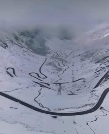 Astăzi  12 noiembrie 2024, circulația pe celebra șosea Transfăgărășan (DN7C) se va închide din cauza condițiilor meteorologice extrem de nefavorabile.