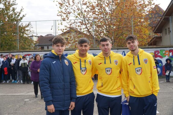 Zi specială pentru elevii din Târgoviște, care au avut ocazia să întâlnească, la Școala „Vasile Cârlova” și Liceul Teoretic „Petru Cercel”