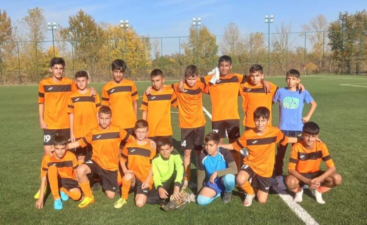 Victoria echipelor oaspete în etapa Juniorilor U15: Kinder și Vișina, lideri neînfrânți Etapa recentă din cadrul competiției Juniori U15 a fost marcată de performanțele echipelor oaspete, care au reușit să își impună