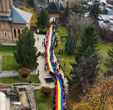 Consiliul Județean Dâmbovița, în colaborare cu Complexul Național Muzeal „Curtea Domnească” Târgoviște, invită publicul să sărbătorească