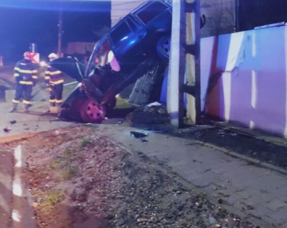 Un accident rutier cu urmări nefericite a avut loc în municipiul Târgoviște, la intersecția străzii Liniștei cu strada Cetății.
