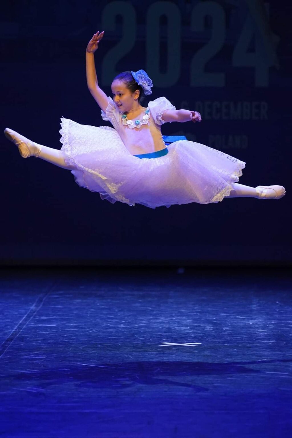 Daria Sandu, mica balerină din Răcari, a strălucit pe scena mondială Răcari, un mic oraș cu un suflet mare, are acum un motiv de mândrie: Daria Sandu, o tânără balerină de doar 10 ani
