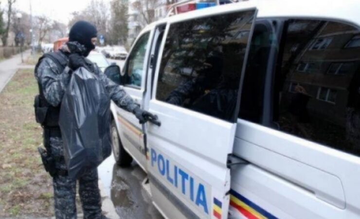 Un tânăr de 24 de ani din Târgoviște a fost reținut pentru 24 de ore, fiind acuzat de înșelăciune, în urma unei percheziții efectuate de polițiștii din cadrul