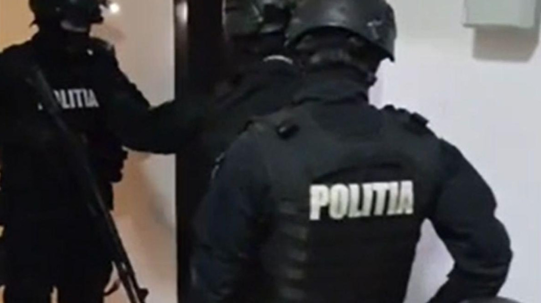 Polițiștii Serviciului de Combatere a Criminalității Organizate Dâmbovița, împreună cu procurorii Direcției de Investigare a Infracțiunilor de Criminalitate