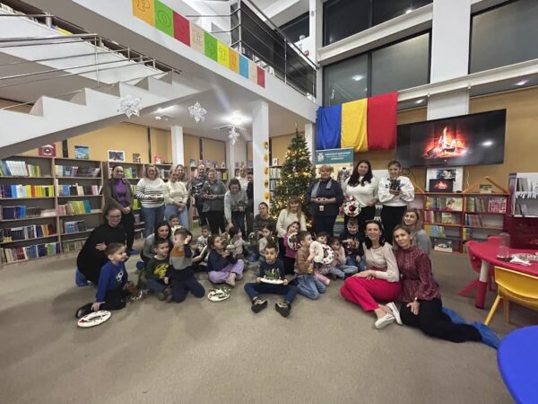 Filiala pentru copii a Bibliotecii Județene Dâmbovița a devenit locul unde magia sărbătorilor de iarnă a umplut inimile tuturor celor prezenți.