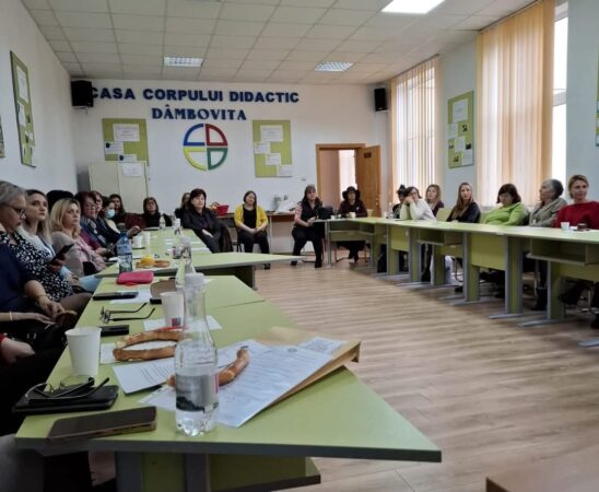 Bibliotecarii școlari din Dâmbovița s-au întâlnit pentru a împărtăși idei și proiecte educaționale la Casa Corpului Didactic