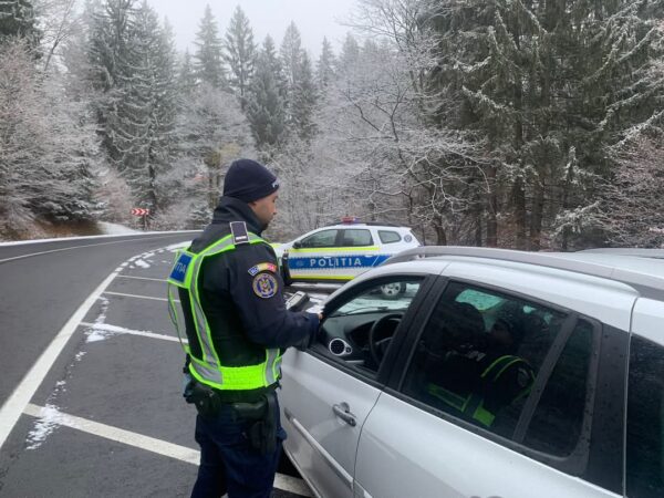 Condițiile de drum din această perioadă necesită o atenție sporită și o pregătire adecvată a vehiculelor pentru a circula în siguranță.