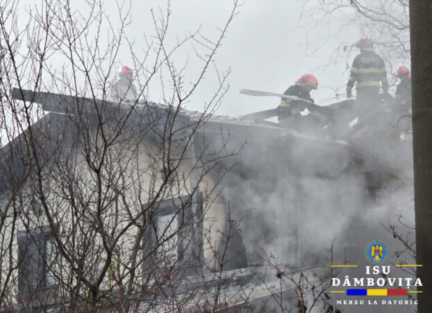Incendiu la o casă din Tărtășești Un incendiu a izbucnit ieri,  10 decembrie, în jurul orei 14:31, la o casă din localitatea Tărtășești. Flăcările au cuprins acoperișul