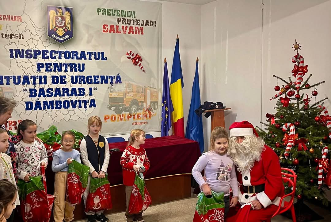 Într-o zi rece de decembrie, la Detașamentul de Pompieri Târgoviște, magia sărbătorilor a cuprins întreaga unitate. Micuții de la Școala Gimnazială