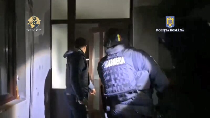 Percheziții DIICOT la Primăria Crevedia și la domiciliul primarului, inclusiv la ferma acestuia Ieri, 10 decembrie 2024, polițiștii Serviciului de Combatere a Criminalității Organizate Dâmbovița, împreună cu procurorii D.I.I.C.O.T.