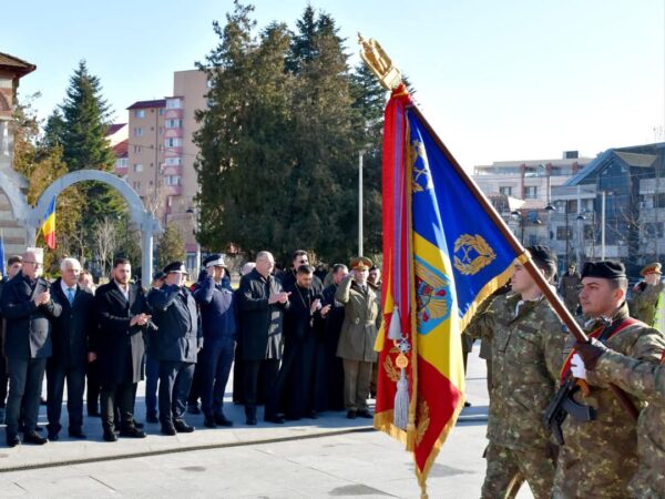 Ieri, 22 decembrie 2024, municipiul Târgoviște a fost locul unui moment emoționant de recunoștință și respect, în cadrul ceremoniei dedicate