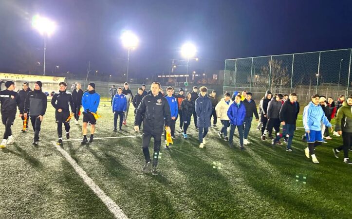 Ieri seară, Școala de Arbitri din Dâmbovița a fost locul unde 45 de tineri entuziaști au avut ocazia să învețe din tainele arbitrajului.