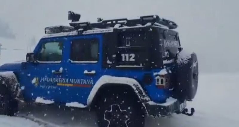 Pentru iubitorii muntelui care aleg să își petreacă sfârșitul de săptămână în Bucegii dâmbovițeni, Jandarmeria Montană este pregătită să asigure siguranța acestora și să intervină rapid în caz de nevoie.