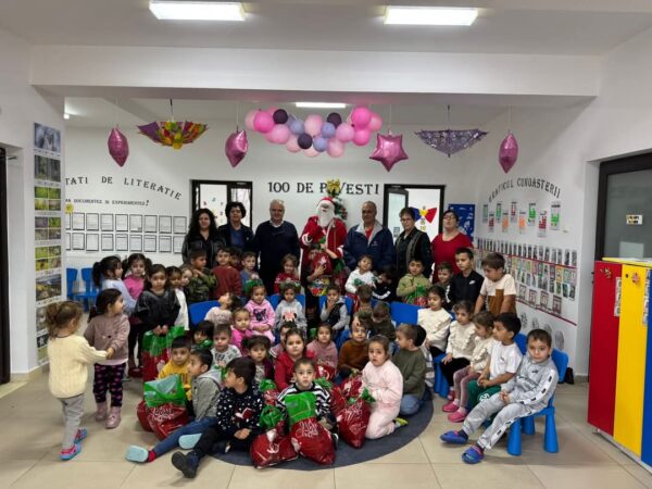 Comuna Mănești a fost cuprinsă de magia sărbătorilor de iarnă, iar acest lucru s-a datorat unui „spiriduș” deosebit