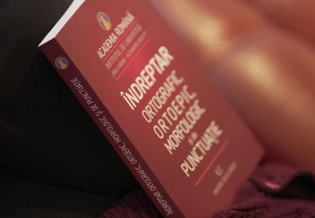 Ministerul Educației anunță un pas important pentru educația lingvistică din România: noul „Îndreptar ortografic