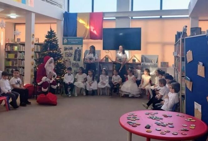 Moș Crăciun a adus magia sărbătorilor la Filiala pentru copii a Bibliotecii Județene Dâmbovița